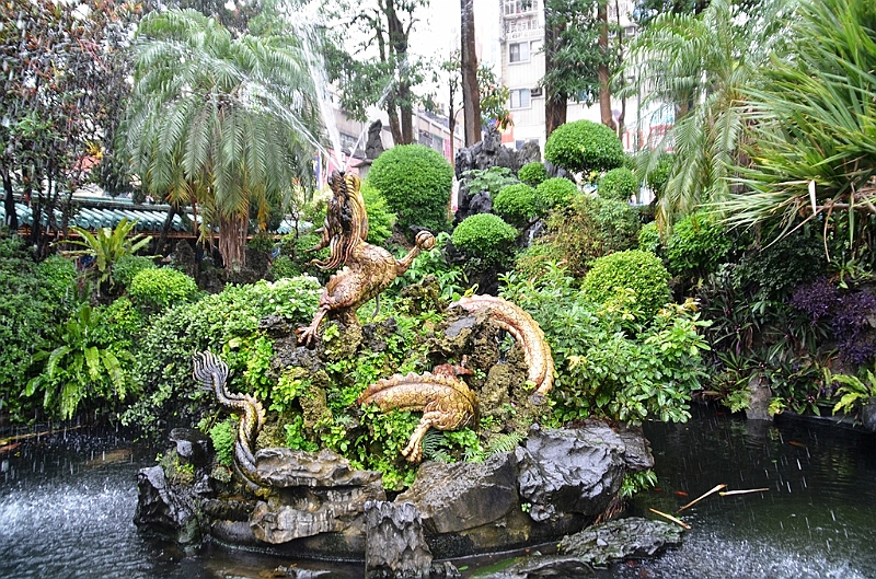 011_Taiwan_Taipei_Longshan_Temple.JPG