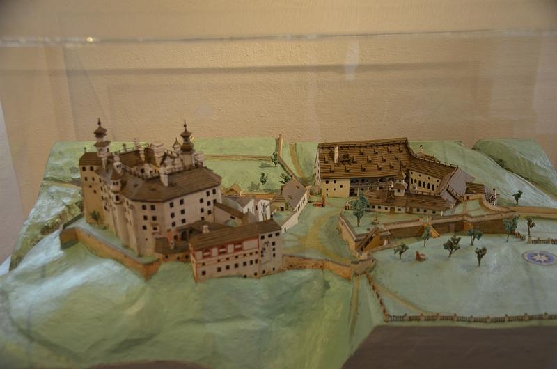 144_Austria_Innsbruck_Schloss_Ambras.JPG
