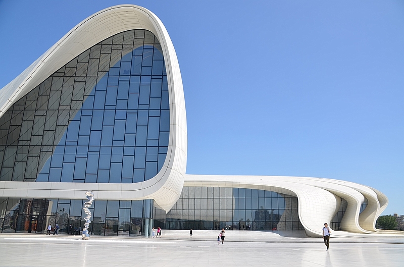 140_Azerbaijan_Baku_The_Heydar_Aliyev_Cultural_Center.JPG