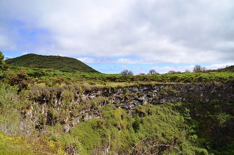 816_Ecuador_Galapagos_Santa_Cruz_Los_Gemelos.JPG