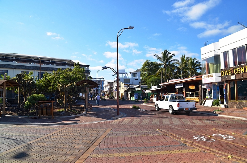 871_Ecuador_Galapagos_Santa_Cruz_Puerto_Ayora.JPG