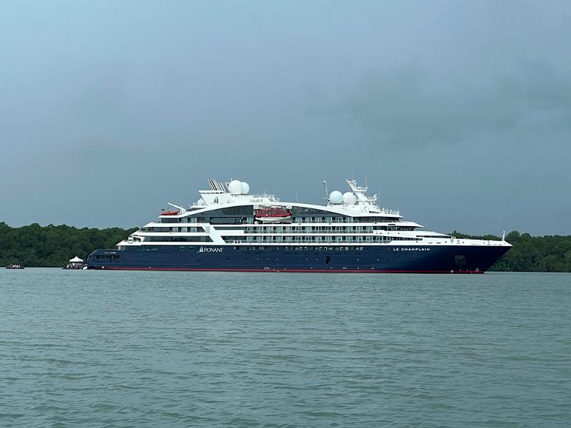 108_Ponant_Le_Champlain.JPG