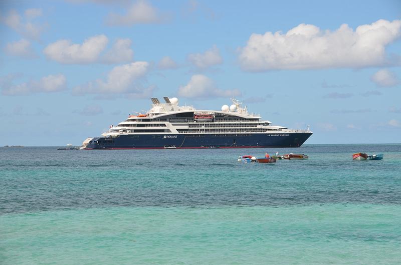 103_Ponant_Le_Dumont_d_Urville.JPG