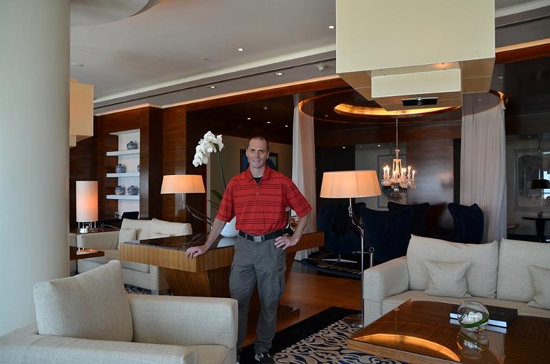 2016_13_The_Ritz_Carlton_Bahrain_Club_Lounge.JPG