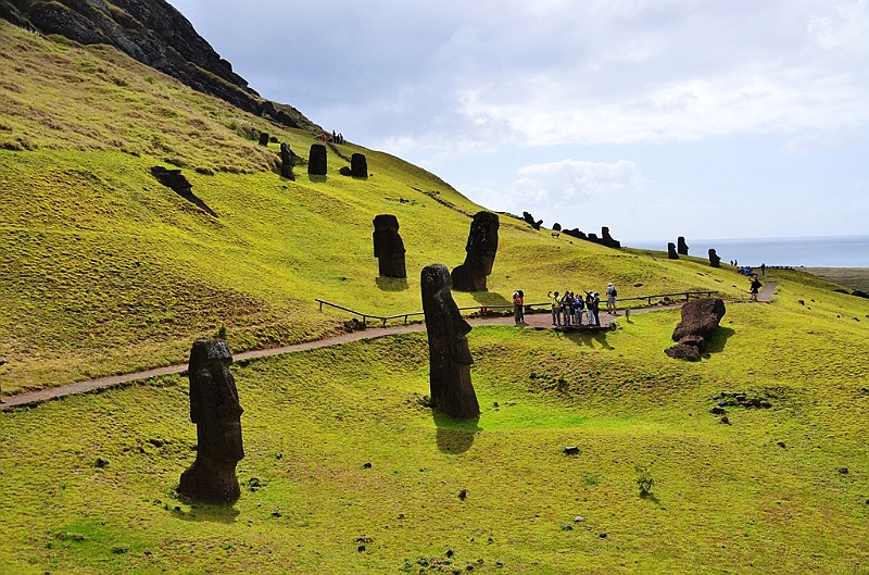 176_Chile_Easter_Island_Rano_Raraku.JPG