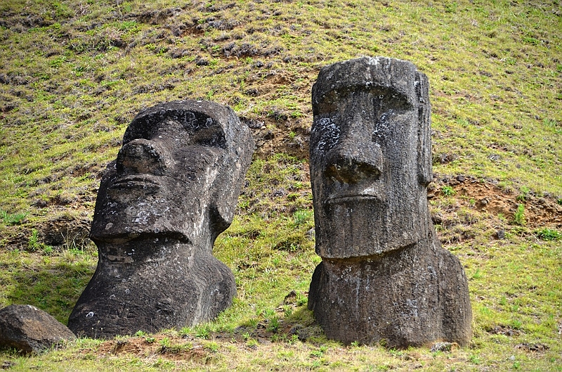 203_Chile_Easter_Island_Rano_Raraku.JPG