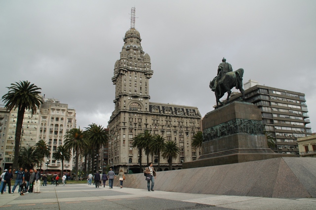 057_Uruguay_Montevideo_Palacio_Salvo.JPG