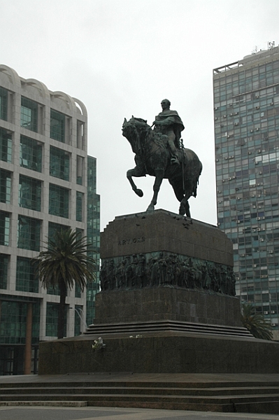 059_Uruguay_Montevideo_Plaza_Independencia.JPG