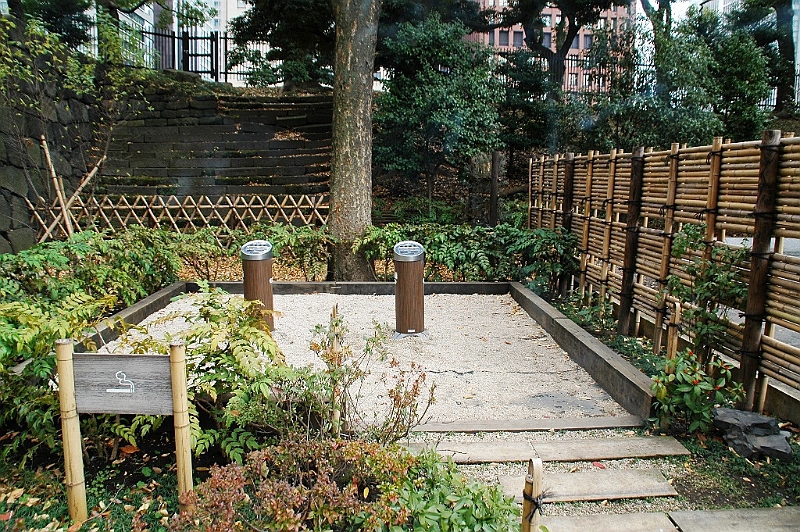 066_Tokyo_Smoking_Place.JPG
